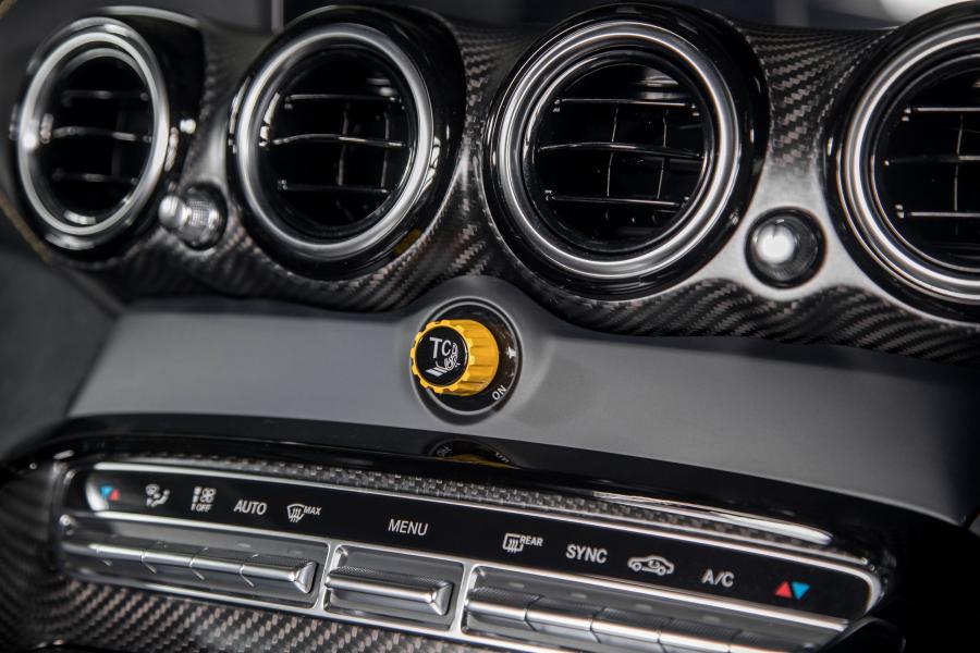 Детали интерьера Mercedes-AMG GT R (C190) 2019 года  (MY) (фото 13 из 21)
